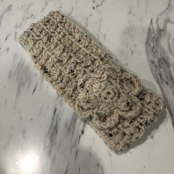 Handmade ear warmer - Picture 1 of 4
